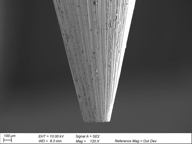 A flat tip on a tungsten electrode for welding titanium