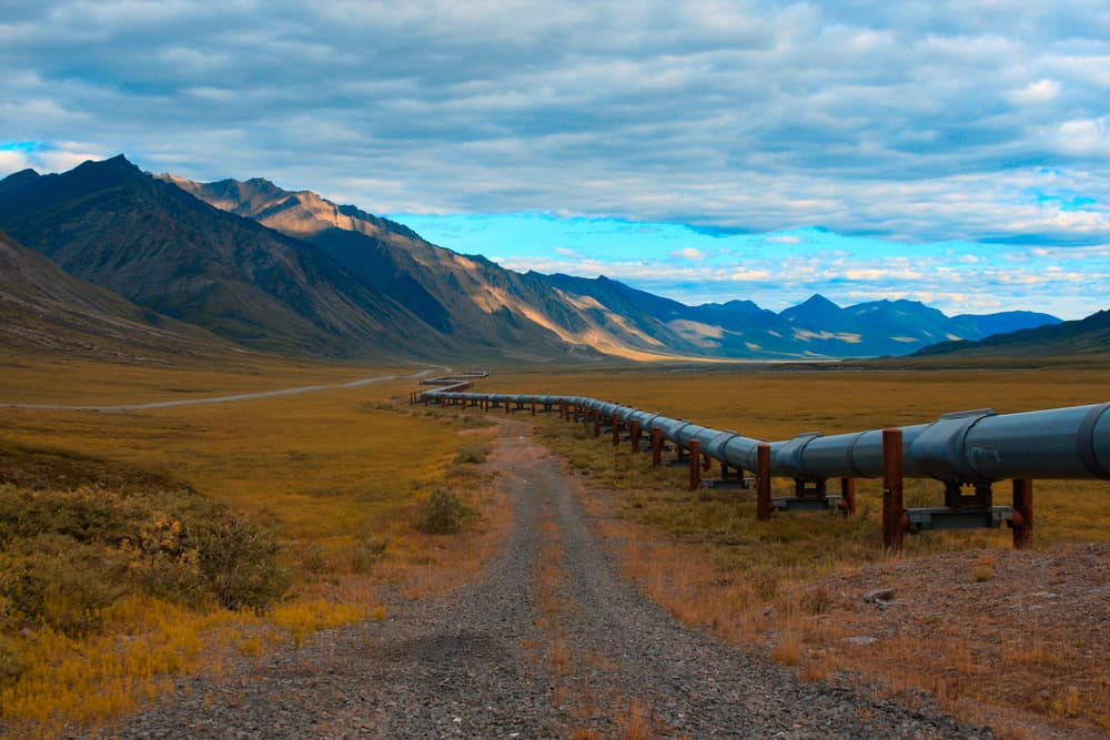 Pipe welding downhill is frequently used in building pipelines, but not in refineries due to the quality of the resulting welds.