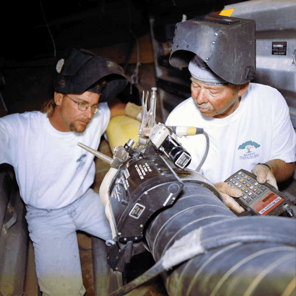 Using welding remote pendant control during orbital pipe welding